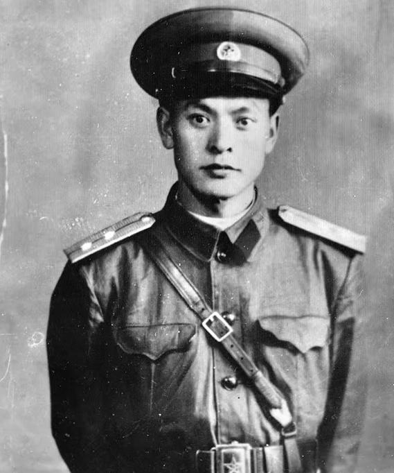 1941年，15岁的郭喜翠在给姐姐的孩子换尿布。突然，日本兵闯进将她抓到慰安所。