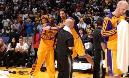 【科比恢复训练了】11月17日，湖人球星科比今天恢复正常训练，这是他自跟腱断裂后