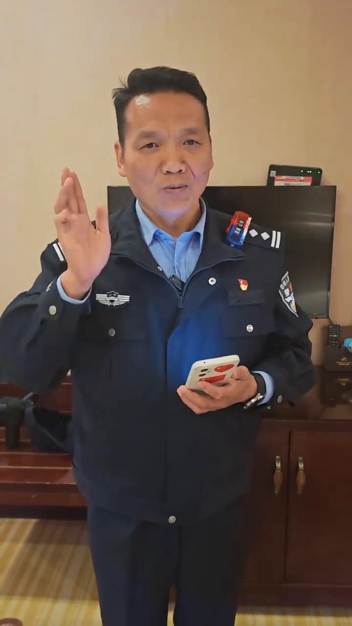 住酒店安全防范。住酒店的朋友注意了，入住酒店的时候首先要关上门，把门进行反锁，