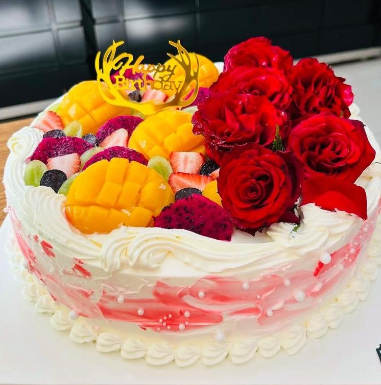 我过生日，公公特意拿了300块，让老公去给我订生日蛋糕。我很感动，却没想到接