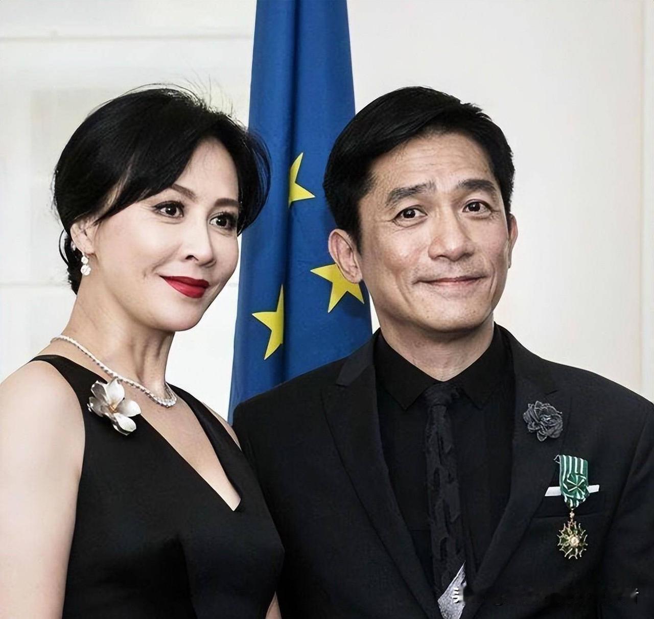 上海电影节名场面！梁朝伟社恐拘谨，刘嘉玲霸气控场太好嗑第28届上海电影节红