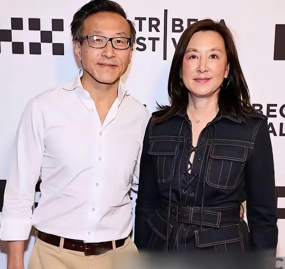我预感吴明华离婚以后不会再婚了，原因很简单，她一个人也可以过的很好。看了