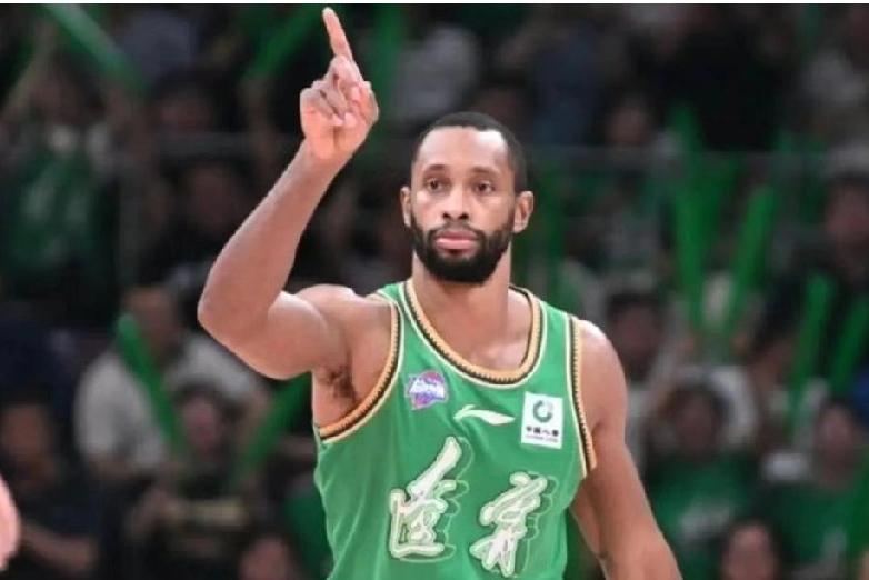 有媒体人爆料辽宁男篮功勋外援弗格，将被上海久事俱乐部截胡！上海男篮虽然有钱但