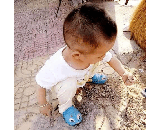 当孩子被一些“陌生的亲戚”抱着, 家长们如何机智的回绝他们