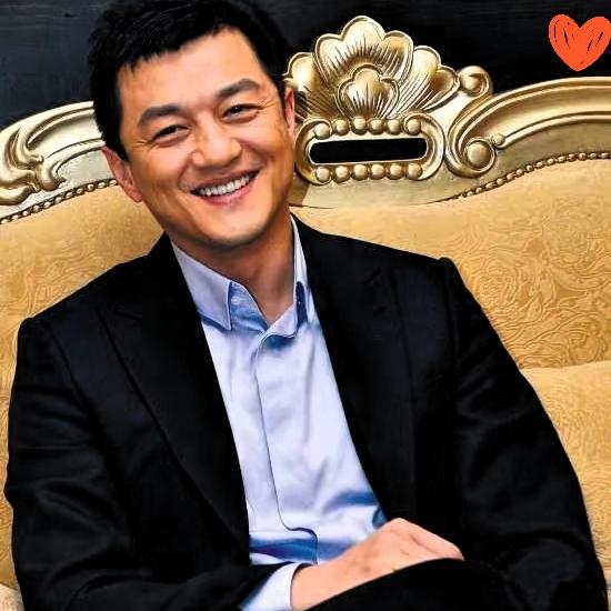 谁能想到?曾被债务缠身、遭网友吐槽的李亚鹏,离婚后居然逆风翻盘,好运挡都挡不住!
