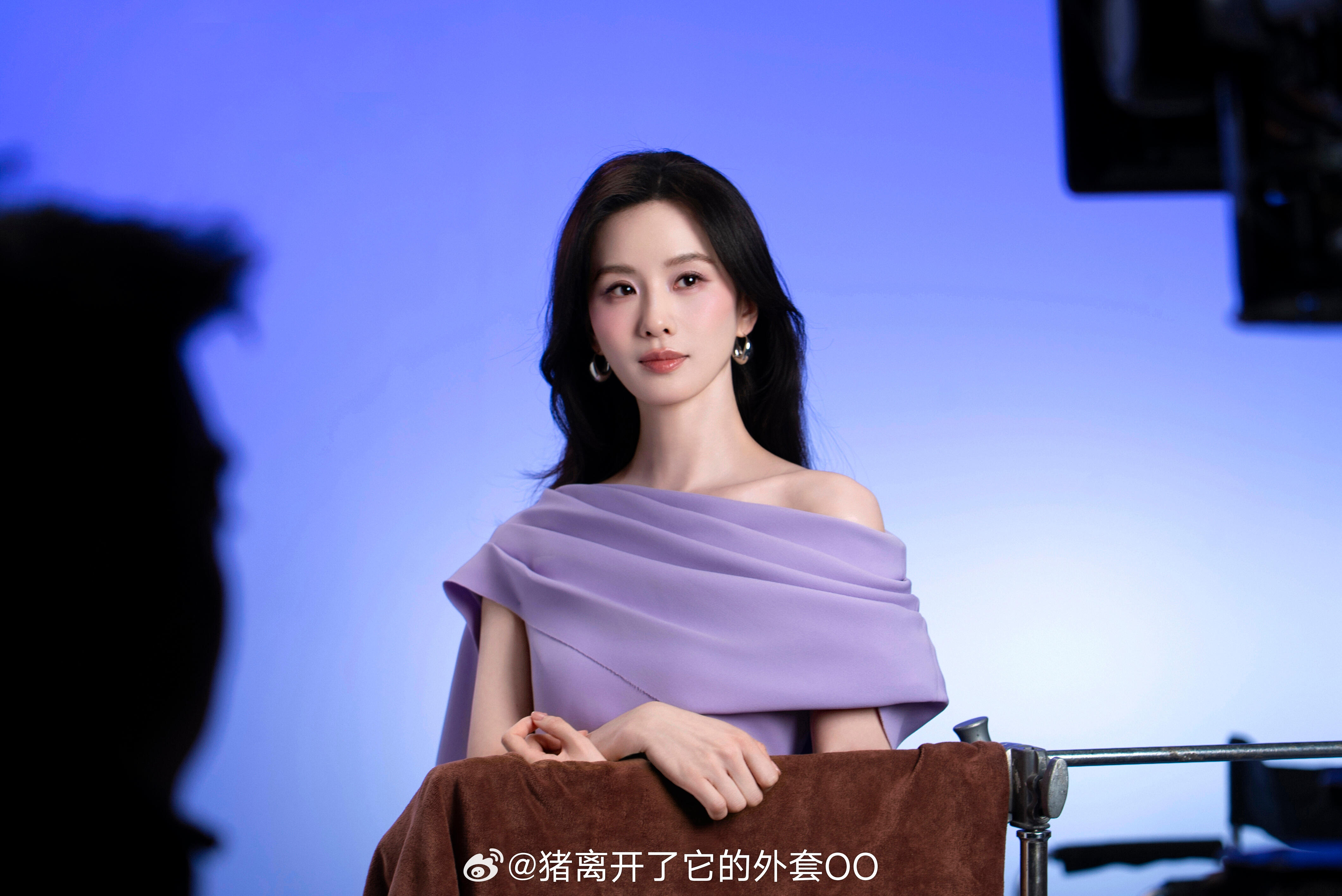 刘诗诗最新工作花絮图，优雅高贵，气质温柔知性！！