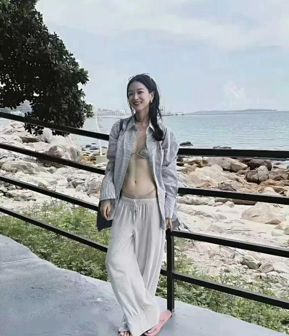 倪妮穿衣好大胆不过身材是真好怪不得冯绍峰当初那么喜欢一身休闲性感穿搭与美