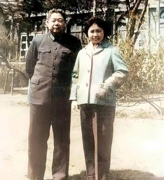 1949年，陈赓在上海遇到自己的小姨子王璇梅，得知对方单身后，便打算给她介绍门婚