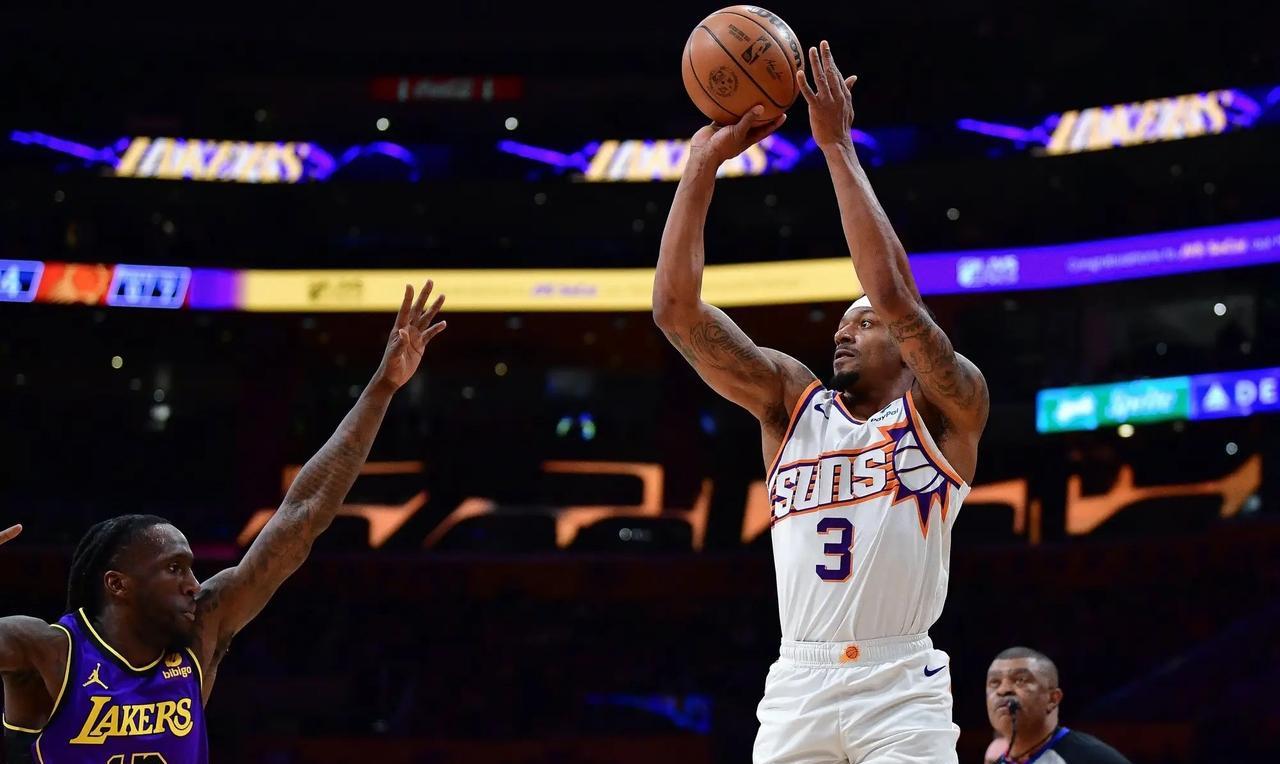 #NBA#冷数据，上赛季比尔的bpm是-1.1，on-off值是-4.7，这几