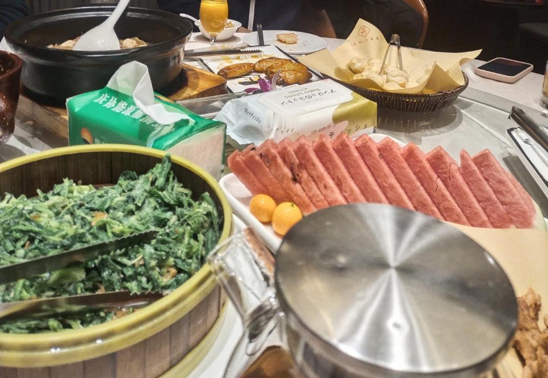 我发现我小姑子双标的很！前天和昨天，我儿子高中合格考试在她那个学校考的，因为