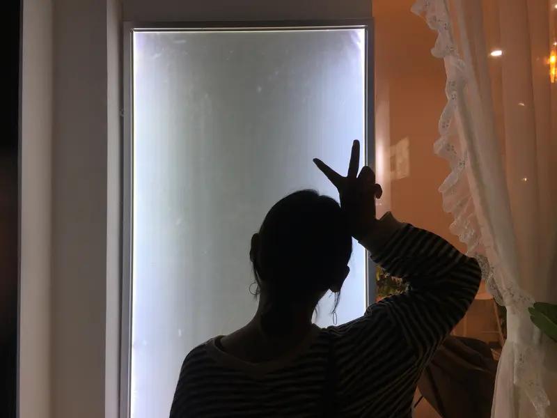 “不要见什么人都说真话”这话太对了。生活里，真话得看情况说。比如同事脸上有胎记，