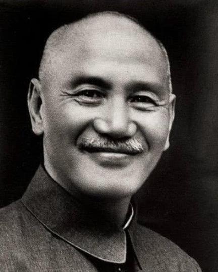 蒋介石人称人民公敌，75年快断气前几个小时念念不忘的不是宋美龄，不是蒋经国，不是