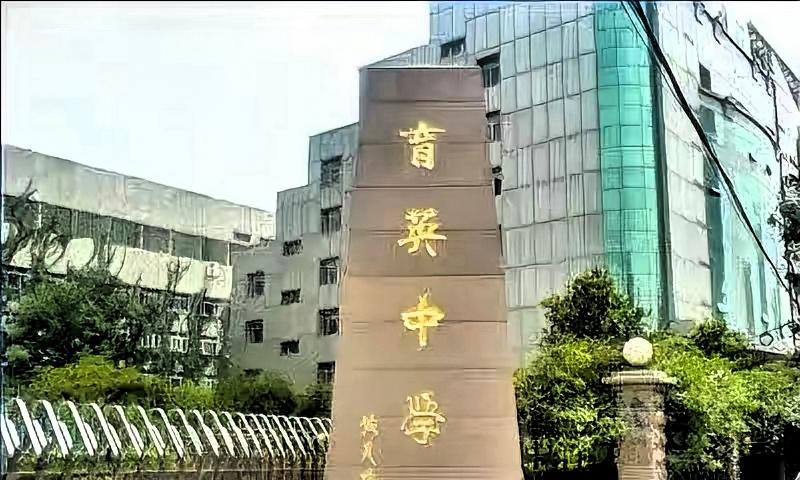 田老师想跟您说三句掏心窝子的话！第一句是恭喜，您终于不用再当班主任了。不