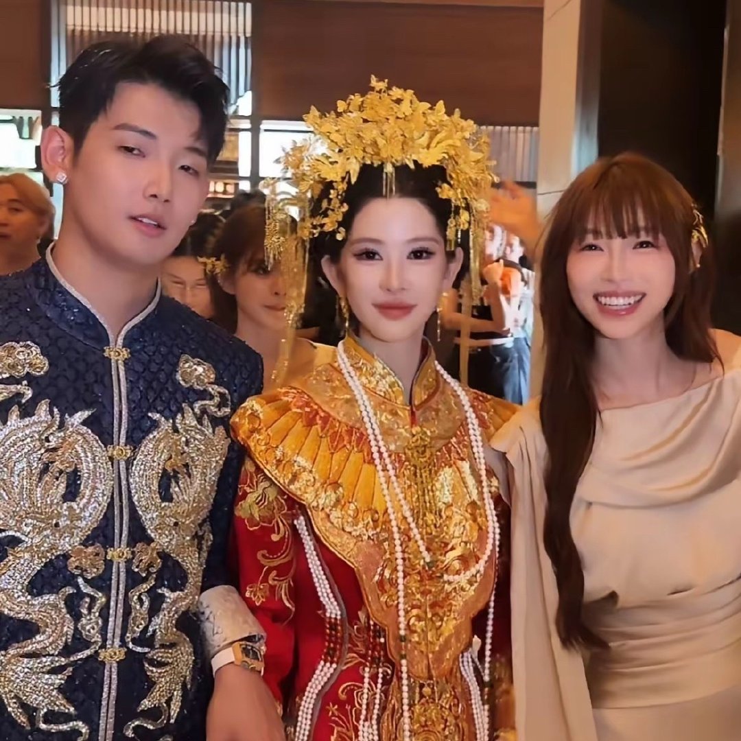 梅尼耶结婚了请痞幼当伴娘，我记得之前他们俩还炒cp来着，果然互联网都是演戏成分比较多[思考][思考]