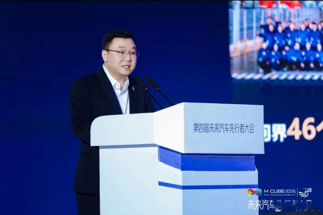赛力斯汽车董事长张正萍强调：FSD的模式是通过简单结构达到人眼和人的驾驶状态，而