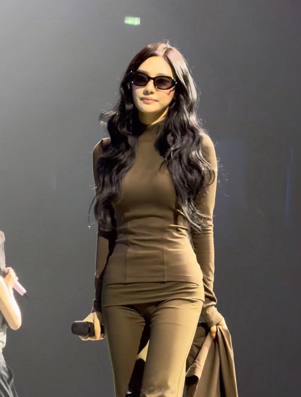 宁艺卓这个腰…这个胯…