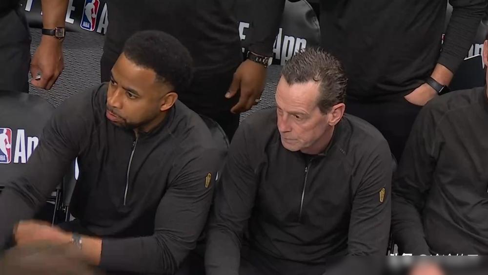 骑士队纸面数据骗了所有人。进攻效率冲到128，我告诉你，这根本不是夺冠配方。