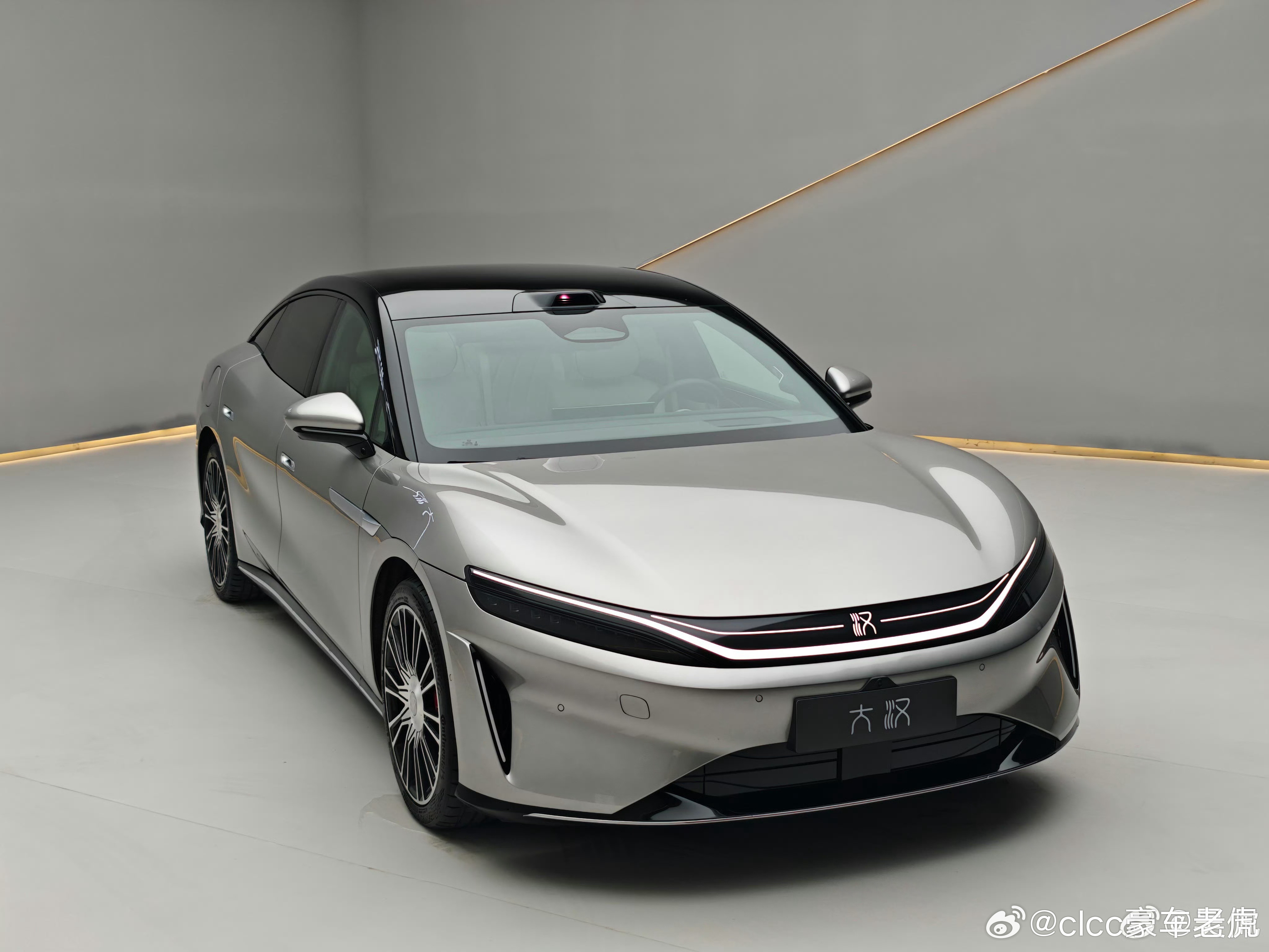 #比亚迪大汉##王传福##2026成都车展#比亚迪的外形设计一直不太OK，有人马上反驳，可是比亚迪销