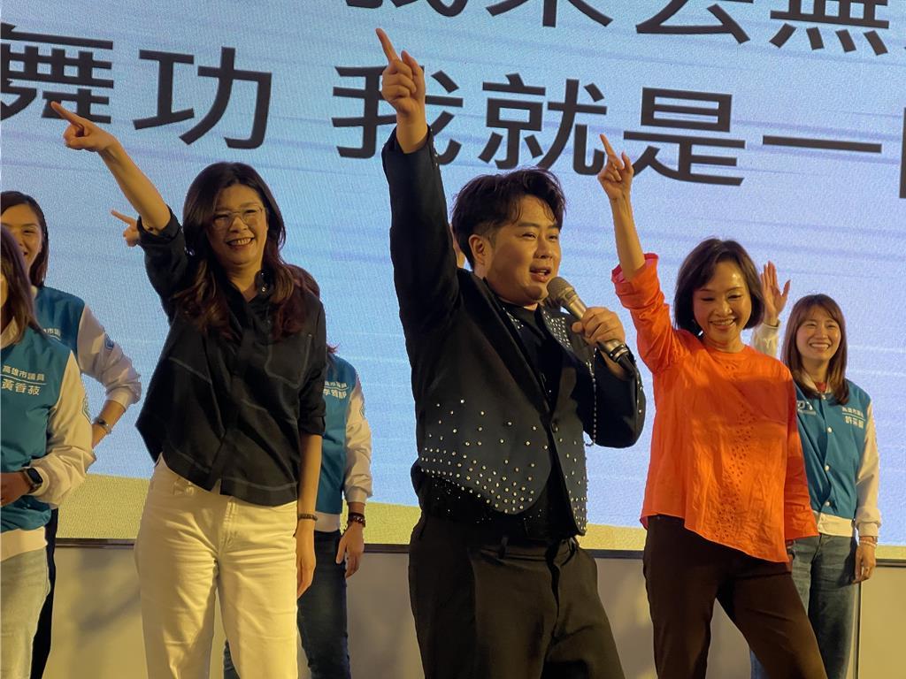 郑丽文踢馆民进党本命区国民党在高雄举办新春团拜，国民党主席郑丽文与高雄市长参