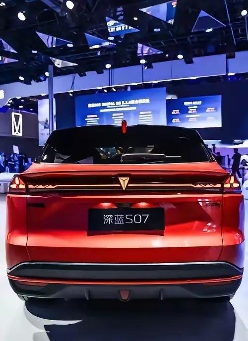 最赚钱的车企：第一名：丰田——2200亿美元第二名：比亚迪——年盈利300亿