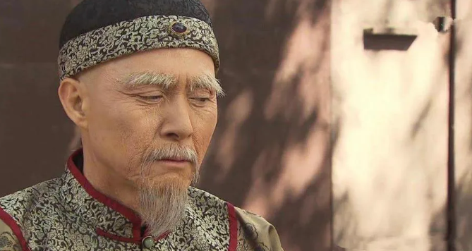 1750年，79岁张廷玉被抄家，账簿记录和36万两白银，被翻了出来。乾隆哈哈大笑