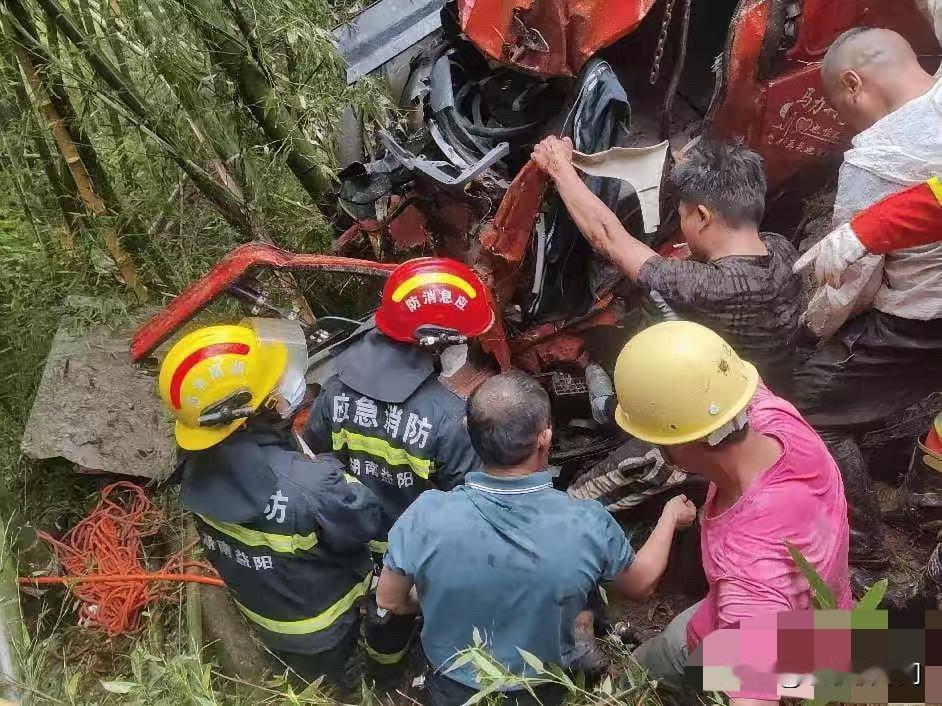 他们灭完了火，却没能回到家​2月19日16时许，湖南省新化县炉观镇。​一场火