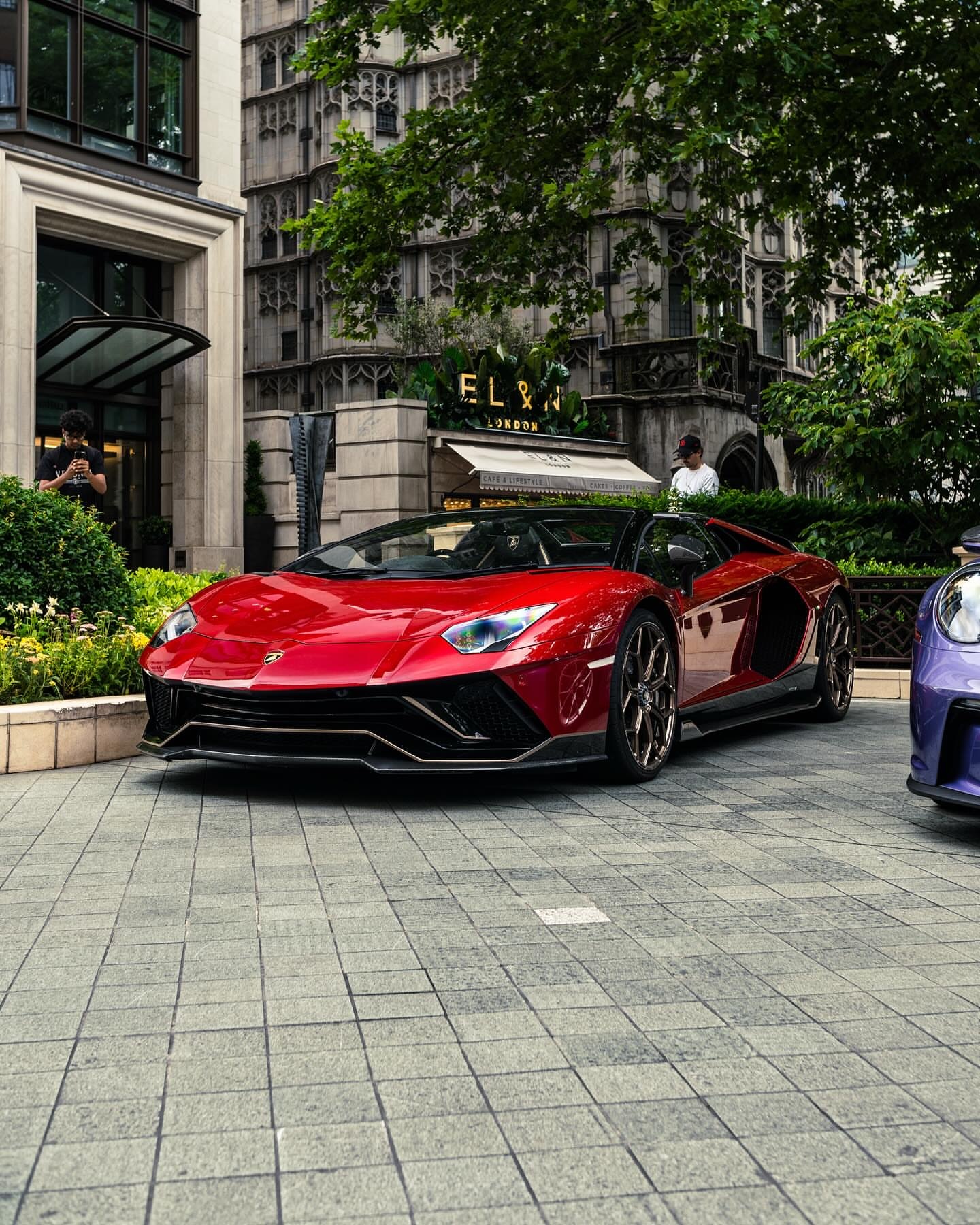 UltimaeRoadster终极敞篷跑车。...兰博基尼aventador老