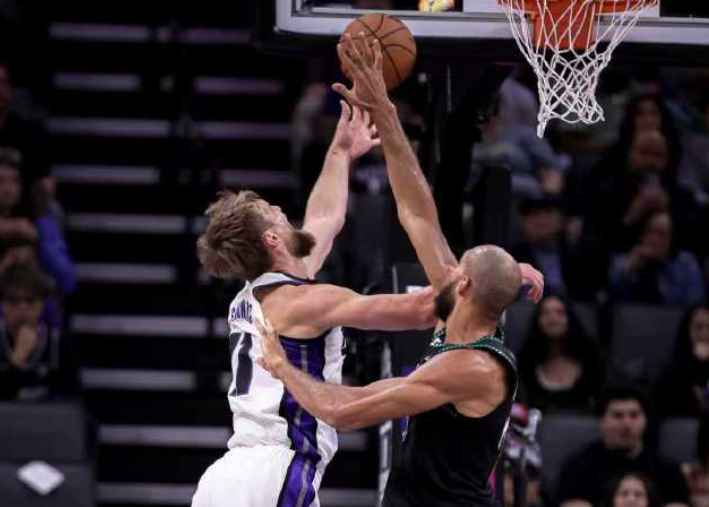 拉文怒喷国王防守，球迷怒吼：你就是"死亡黑洞"最大漏洞