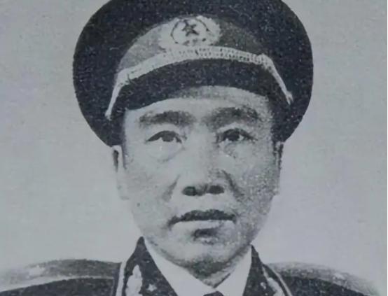1955在举行授衔仪式之际，他竟猛地一把扯下肩章，而后扬长离去，紧接着便立下了