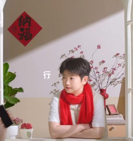 孙颖莎拍了新年广告大家把孙颖莎当成许愿池了顺利抢到票行不行，莎莎：行。按