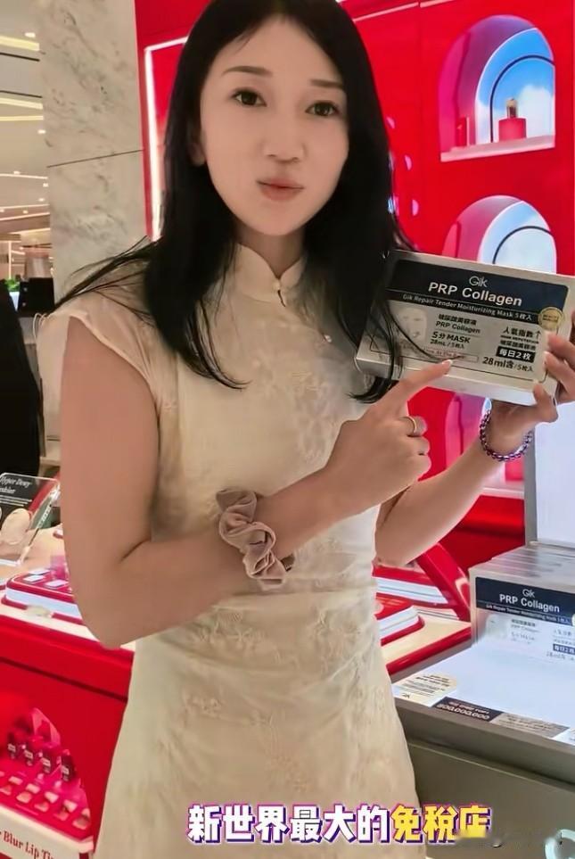 状态真好！林丽再一次出国，满脸自信，争取把好的化妆品带给大家，这次肯定也不会像上