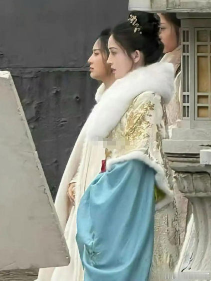 被娜扎的面部平整度吓到了，这脸太优越了，整都不敢整成这样，她直接长成这样