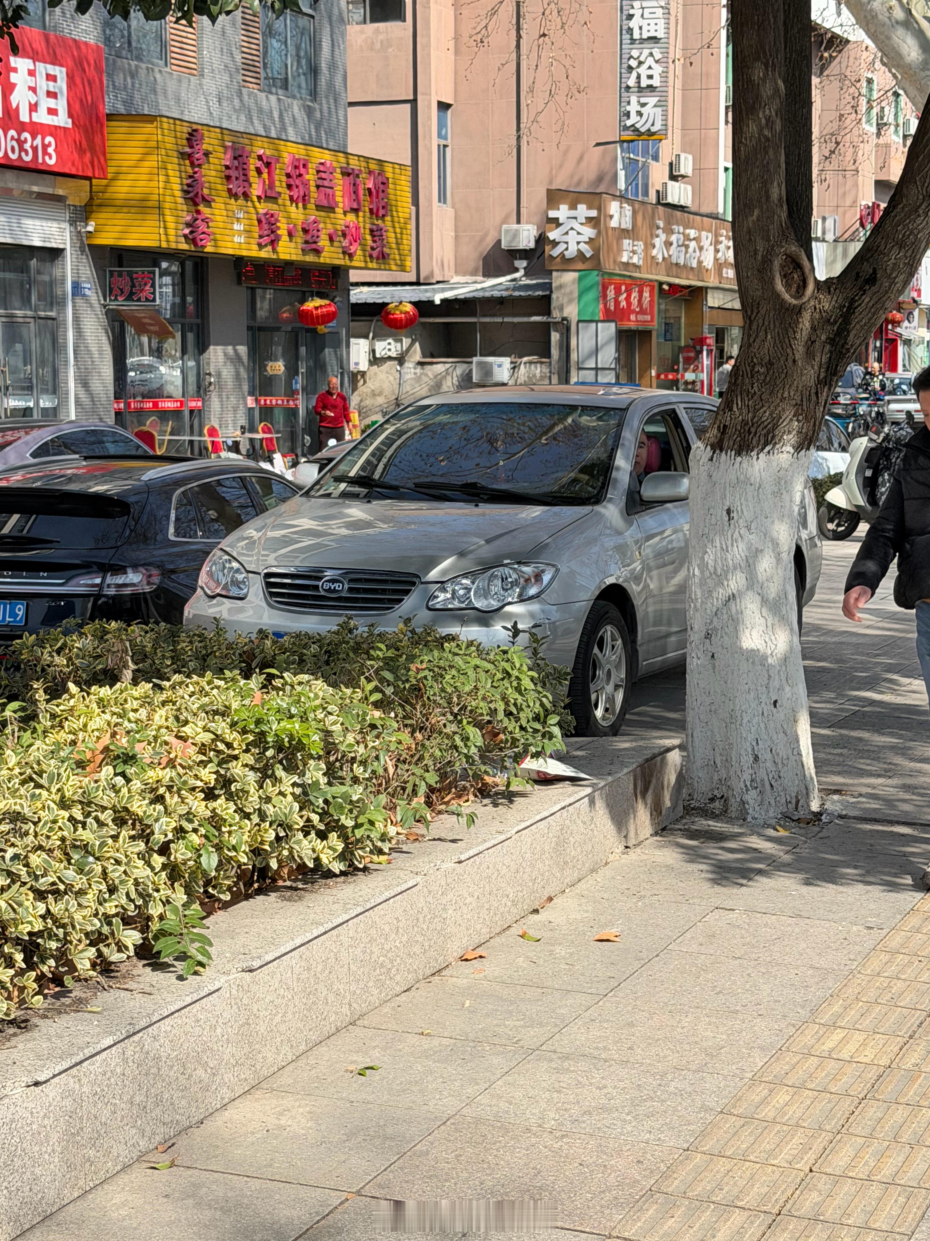 偶遇一辆比亚迪元老，有认识的吗？