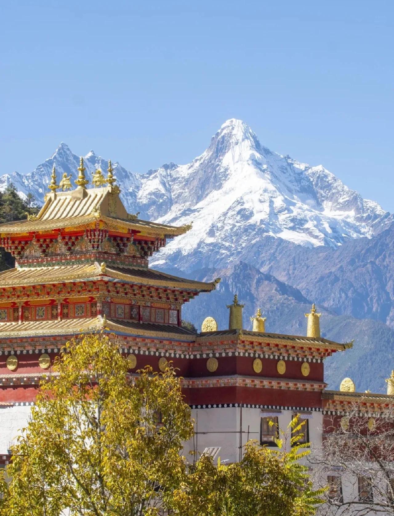 夏日假期旅游，云南德钦美景攻略！云南德钦美景和美食推荐：1、飞来寺观景台、