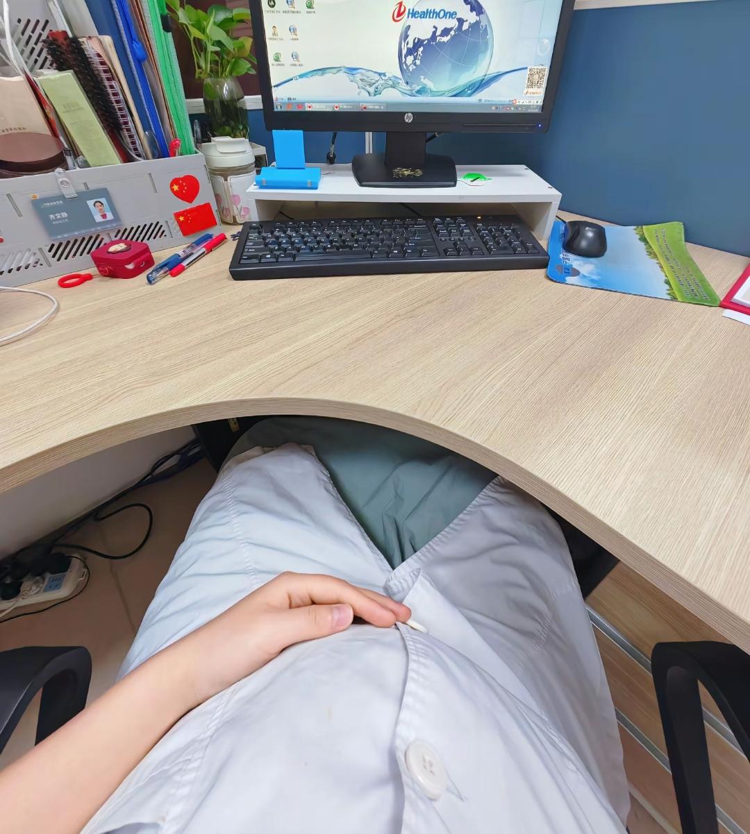 因为怀孕经常迟到该被辞退吗？有个孕妇，在一个月内多次多次迟到，最迟6分钟，最短