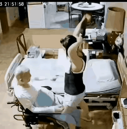 美女来照顾老人，㊗️老人更能开心长寿！🙏