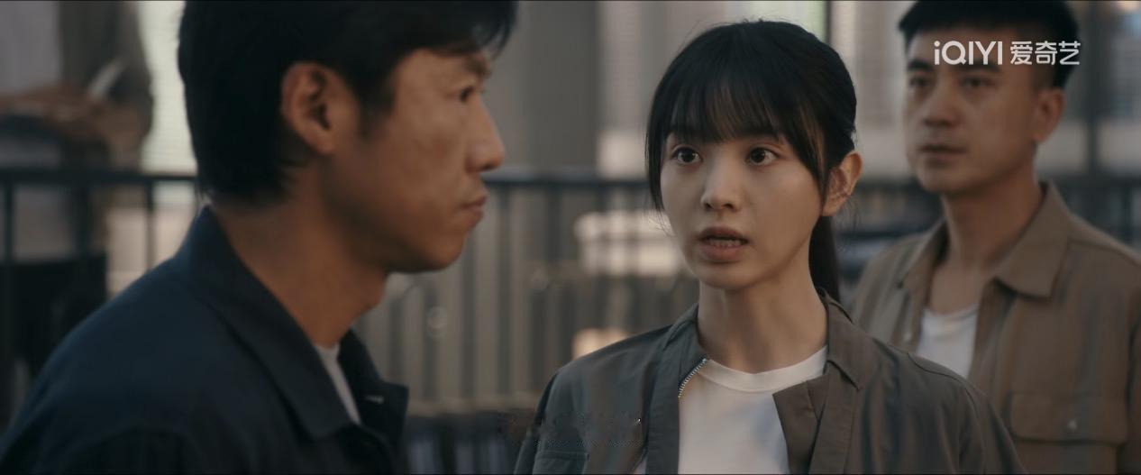 《低智商犯罪》里面王骁饰演的张局是怎么成神探的？其实他自己也不知道！因为