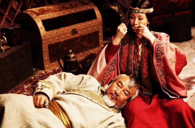 1204年，成吉思汗俘虏了已经嫁过2任丈夫的太阳汗皇后古儿别速，并将她立为自己的