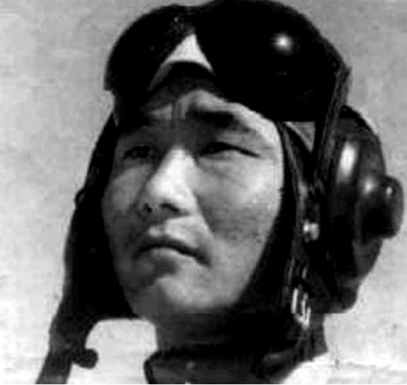 1965年，飞行员高长吉无视毛主席禁令，直接击落一架闯入我国的敌方侦察机，谁料，