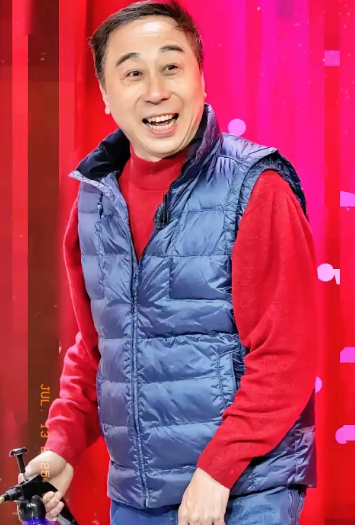 终于知道​冯巩为啥没去杨少华老爷子的葬礼了，冯巩和杨少华那也是老交情，但有些