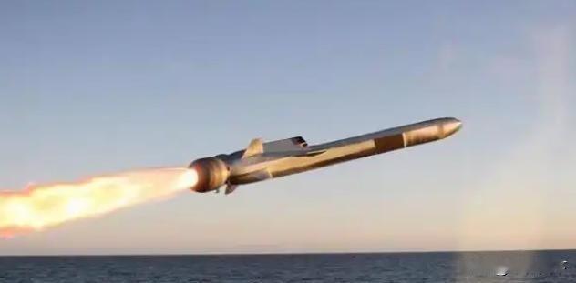 俄议员：“海燕”导弹可摧毁美国整个州，俄30分钟内能击败乌克兰，特朗普都说了，不