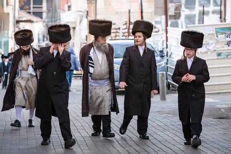 提到犹太人，你脑子里想的第一个词是什么？聪明？有钱？还是那个掌控世界的神秘财团？