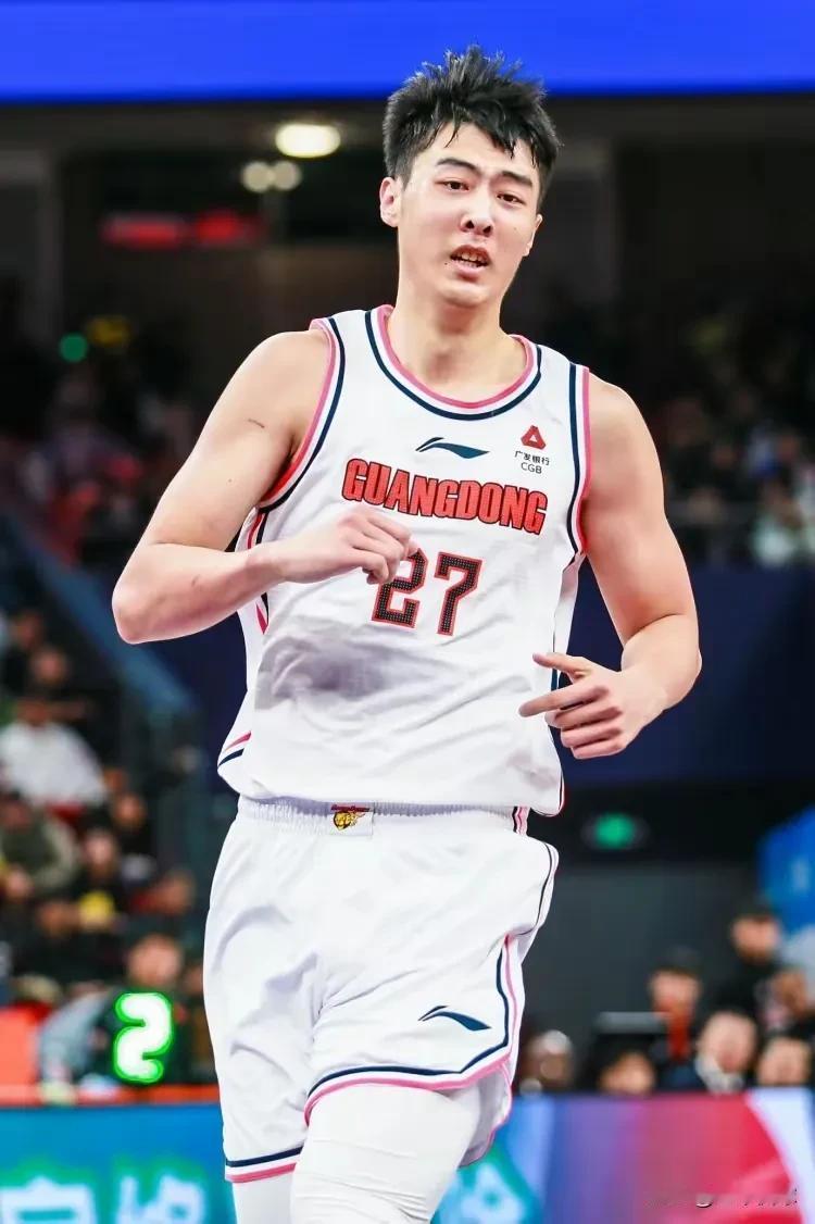 徐昕回怼、张明池休息一年的行为是对杜峰不满的无形对抗！杜峰想成为目前宏远年轻一代