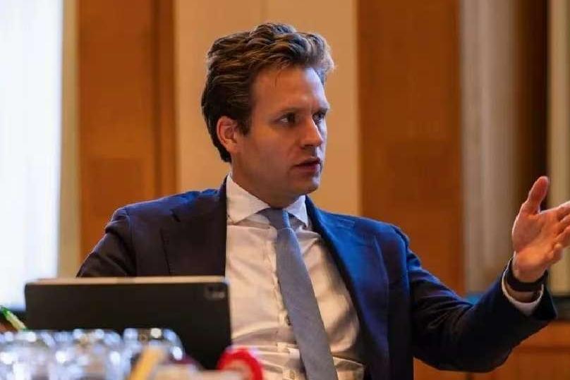 忍无可忍，大众等车企寻求“曲线救国”，荷兰这次被骂惨了！11月14日，《金融