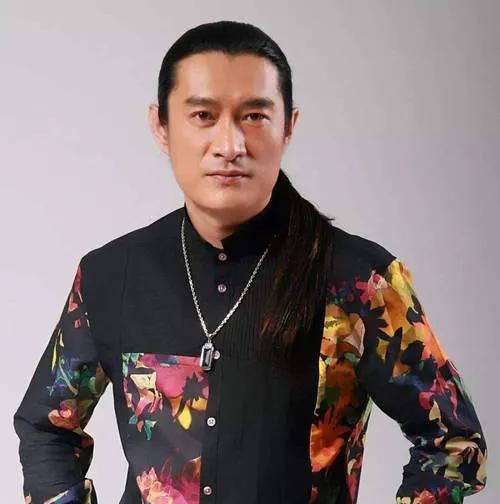 说到底，黄安记千百惠一辈子，无关风花雪月的轰轰烈烈，而是源于当年那句“就你了”。