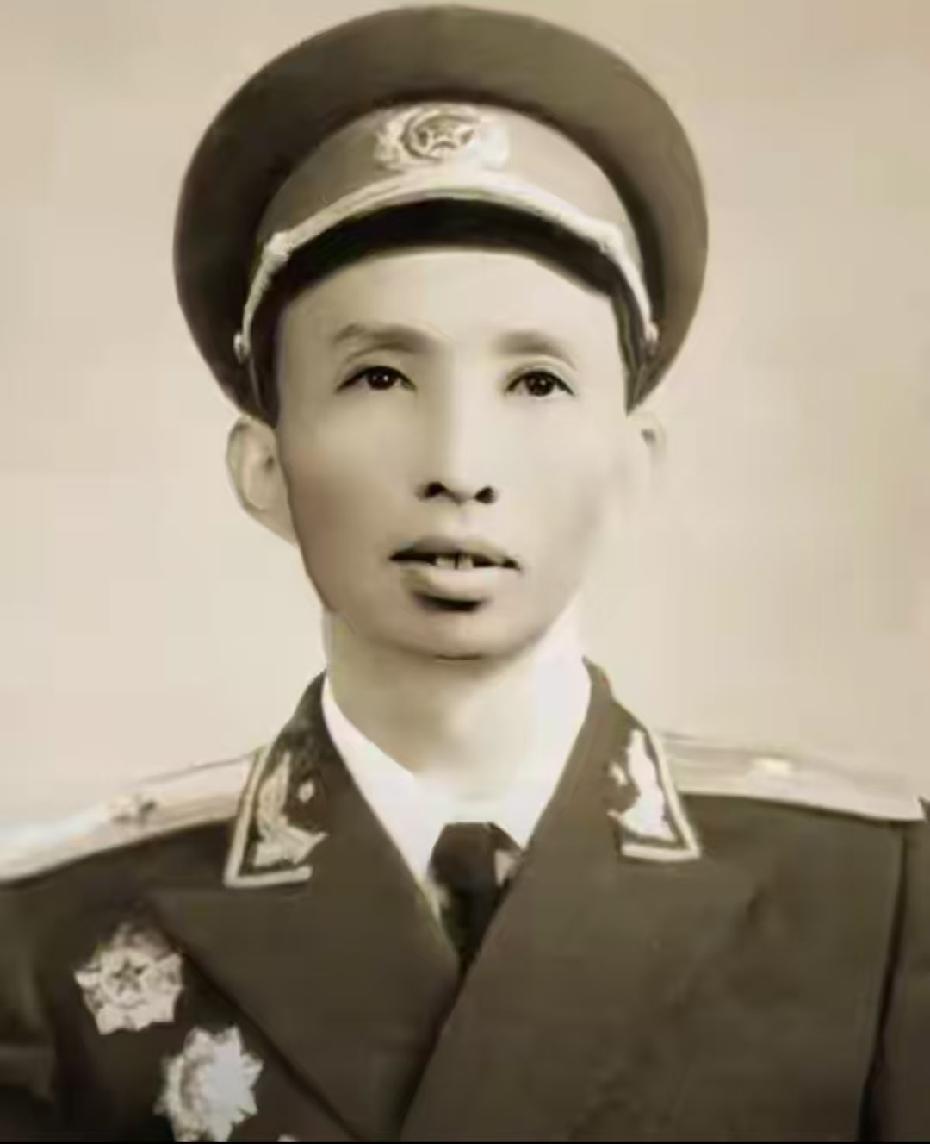 一字之差错失中将！毛主席暖心安排太圈粉。说起1955年全军大授衔，里面藏着不