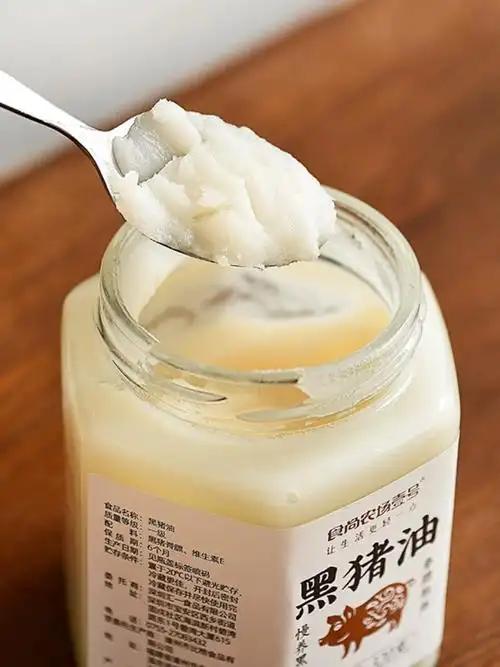 提到猪油，现在很多人可能直摇头，觉得它油腻又不健康，是上个时代的老古董，但在那些