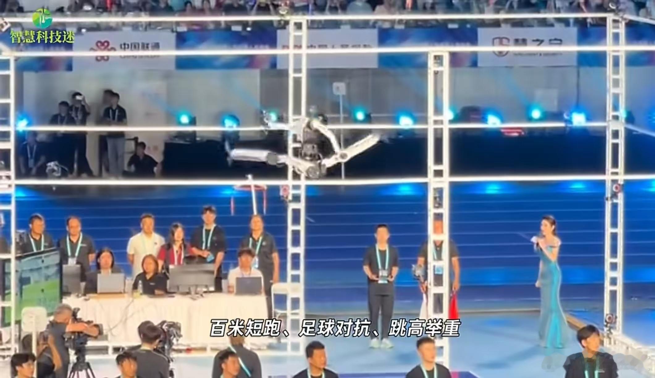 人形机器人要上班不要表演当不少人形机器人还在展台完成预设表演，智元已经将产品推