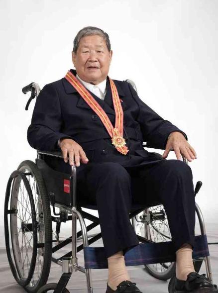 1949年开国大典前夕，毛主席亲自写下请柬，邀请一位14岁的渔家小姑娘，来参加开