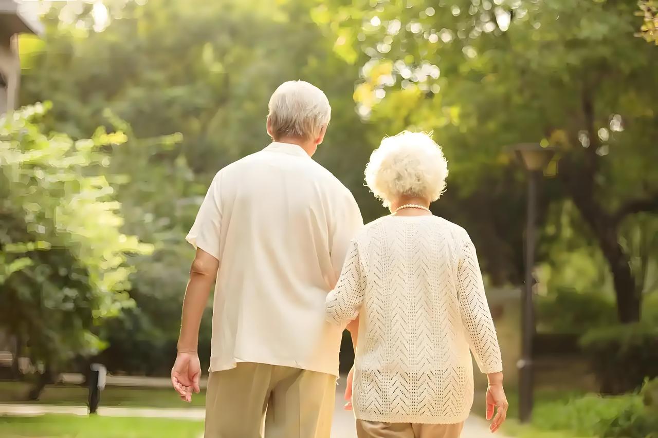 现在骗老人养老钱的事儿太多了，手段还不断翻新。像河南陈阿姨预付12万“高端养老床